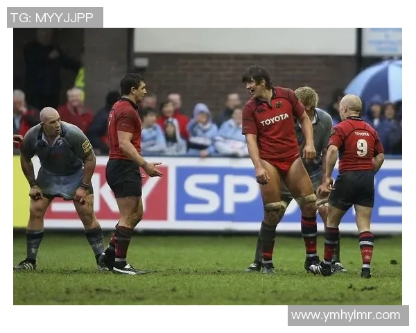 足球明星意外走光瞬间曝光引发热议网友纷纷调侃评论不断